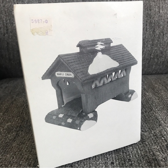 Dept 56 Red Covered Bridge Heritage Village Collection - Picture 2 of 9